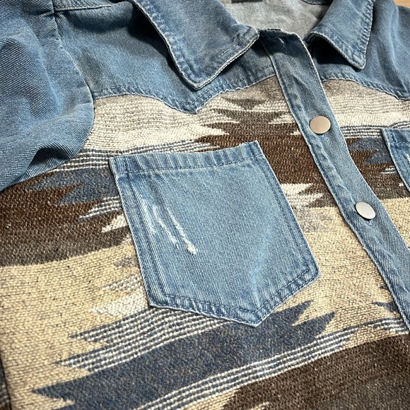 Denim Western Yoke Aztec Patterned Blanket Jean Jacket Button Down Shirt Small - Picture 6 of 7